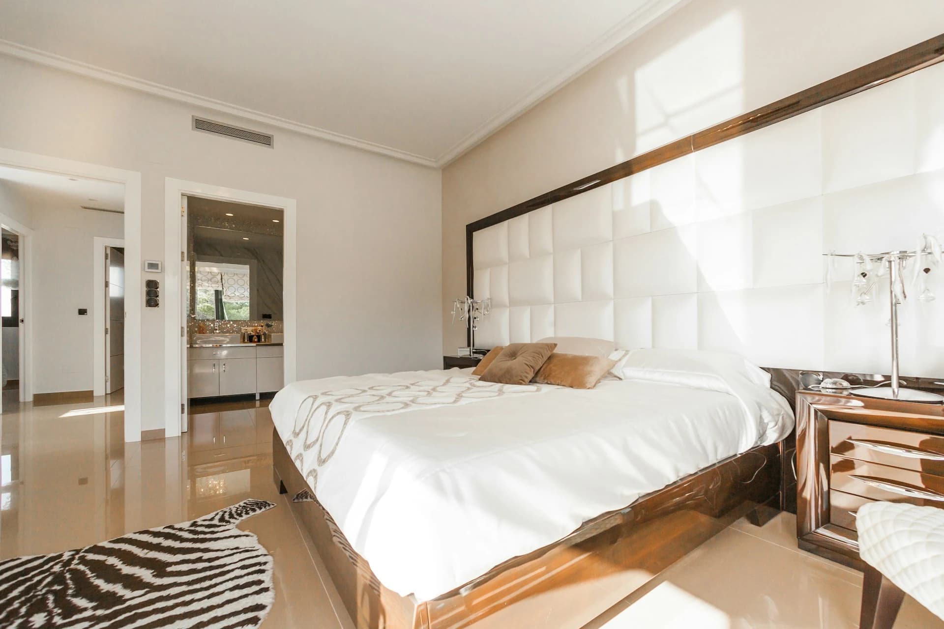 Expert Holiday Let Management hero image